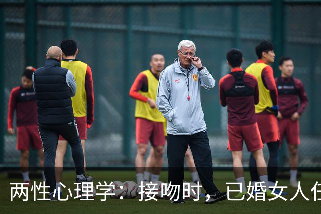 两性心理学：接吻时，已婚女人任由你这样做，就是把你当自家老公了